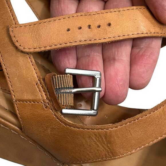 b.o.c. Born Concepts Alma Tan Leather Buckle Wedge Sandal Size 9 - Picture 10 of 15